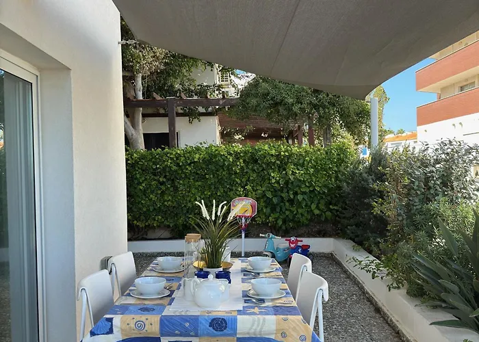 Seaside Sunrise Familly ヴィラ パラリムニ