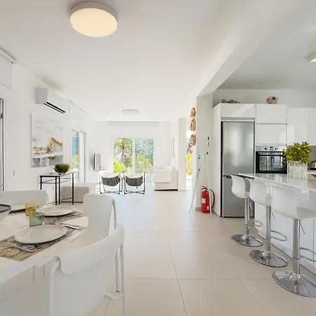 Seaside Sunrise Familly Villa Paralimni